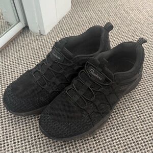 Skechers Women's Black Slip On Sneakers 8